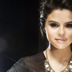 Selena Gomez 105 Wallpapers