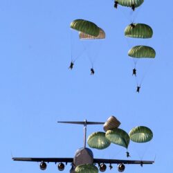 40+ Great Parachuting Photos