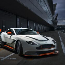 Aston Martin Wallpapers