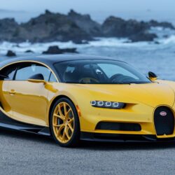 2018 Bugatti Chiron Yellow and Black 4K Wallpapers