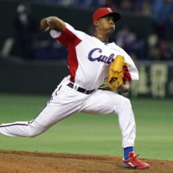 Reds sign Cuban pitcher Raisel Iglesias for 7 years, $30 million