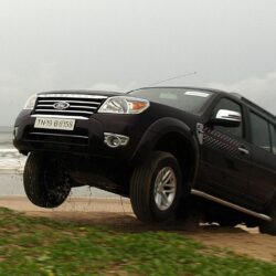 2010 Ford Endeavour AT: Test Drive & Review
