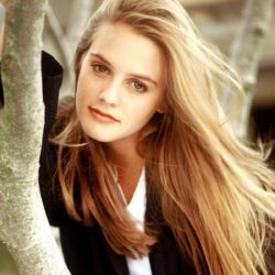 Alicia Silverstone 17018 ~ HDWallSource