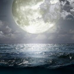 Super Moon Blue Ocean Android Wallpapers free download