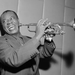 Download wallpapers louie armstrong, jazz, pipe, bw hd