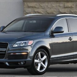 Audi Q7 In Grey Front Side Pose Wallpapers