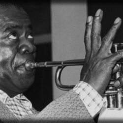 Download Wallpapers louis armstrong, pipe, eyes, fingers