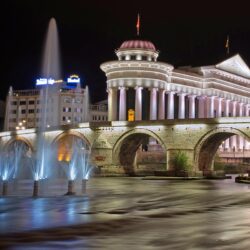 Stone Bridge and Vardar river in Skopje, Macedonia HD wallpapers download