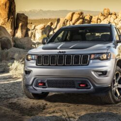 Jeep Grand Cherokee Trailhawk 2017 Wallpapers