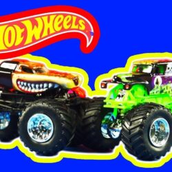 HOT WHEELS Monster Jam Off Road Monster Trucks Grave Digger and