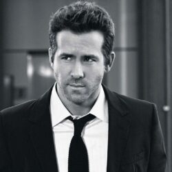 20 Awesome Ryan Reynolds Wallpapers