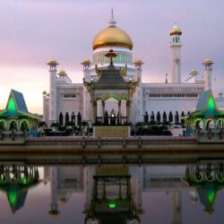 Omar Ali Saifuddin Mosque Brunei Wallpapers & Details