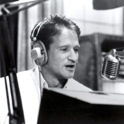 Actor Robin Williams in the studio wallpapers and image