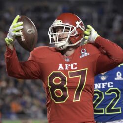 chiefs travis kelce to star in reality tv dating show led