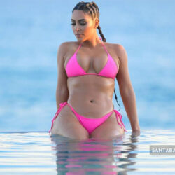 Kim Kardashian looks like a water