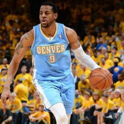 Warriors to sign Andre Iguodala, clear cap space with trade