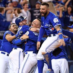 Blue Jays sweep Rangers, head to ALCS on Donaldson’s dash home