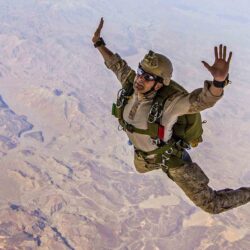 Soldiers Skydiving Latest HD Wallpapers Free Download