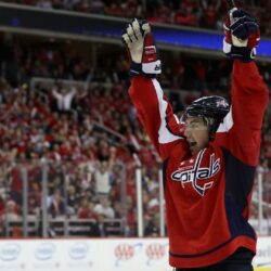 NHL free agency: T.J. Oshie staying with Capitals on new 8