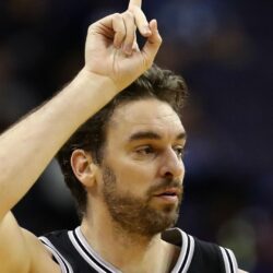 Pau Gasol joins rare NBA company with 20,000th career point