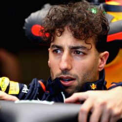 F1: Daniel Ricciardo given three