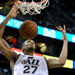 Jazz top Kings in controversial finish as basket interference call