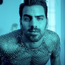 Nyle DiMarco Creates ASL Music Video for ‘7 Rings’
