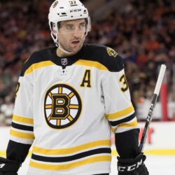 Patrice Bergeron suffers broken foot