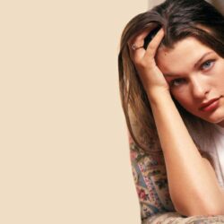 Milla Jovovich Natural widescreen wallpapers