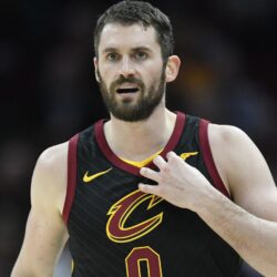 Kevin Love leaves after taking elbow to the face
