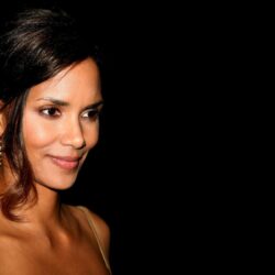 Halle Berry Wallpapers HD