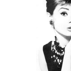Free Audrey Hepburn iPhone 6 Plus Wallpapers