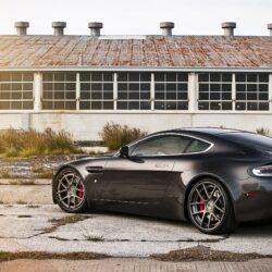 Back side view of a 2013 Aston Martin Vanquish wallpapers