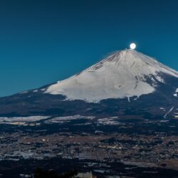 Full Moon On The Top Of Mount Fuji 4K UltraHD Wallpapers
