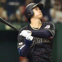 Shohei Ohtani studies Bryce Harper to improve hitting