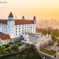 building, Slovakia, Bratislava, City, Castle, Flag Wallpapers HD