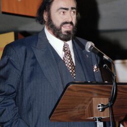 Luciano Pavarotti photo 4 of 7 pics, wallpapers