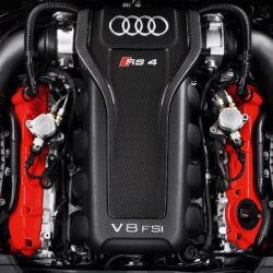 2012 Audi RS4 Avant – Engine Bay