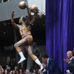Lakers legends come out for unveiling of Elgin Baylor’s statue