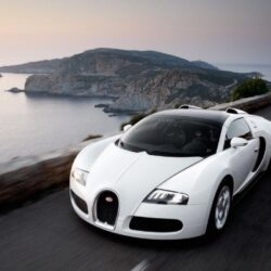 Bugatti Veyron On The Road Wallpapers Wallpapers