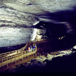File:Mammoth Cave National Park BROADWAY