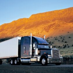 Freightliner Trucks Wallpapers for