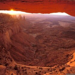 Desktop Wallpapers » Natural Backgrounds » Mesa Arch at Sunrise