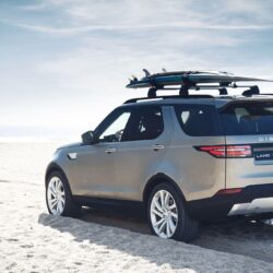 2017 Land Rover Discovery Takes Center Stage at Los Angeles Auto Show