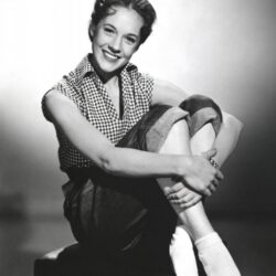 Julie Andrews photo 21 of 38 pics, wallpapers