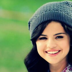 Selena Gomez Smile Wallpapers 39785 in Celebrities F