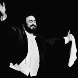 Music Wallpaper: Luciano Pavarotti