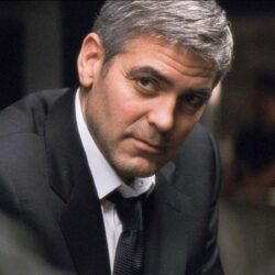 Georges Clooney in suit