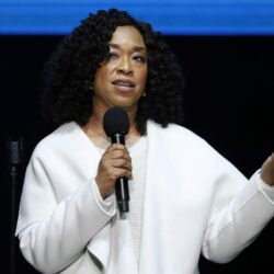 Scandal’ Creator Shonda Rhimes Signs Exclusive Deal With Netflix