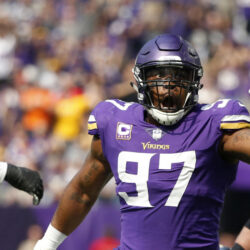 Injured Vikings defensive end Everson Griffen sits out practice